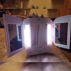 Jerdon tri-fold lighted magnification mirror!